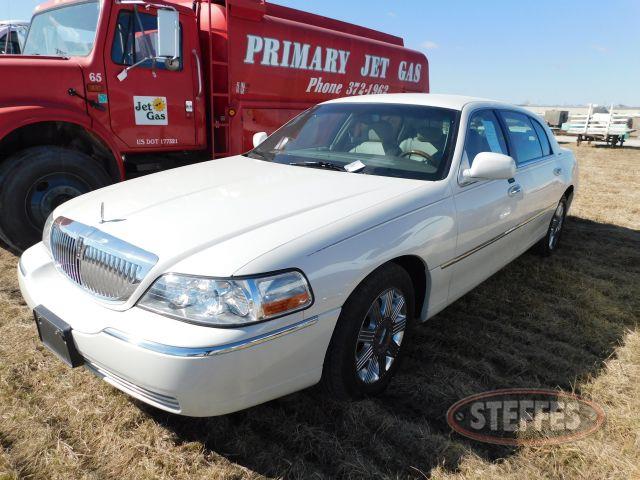 2004 Lincoln Continental Ultimate L_1.jpg